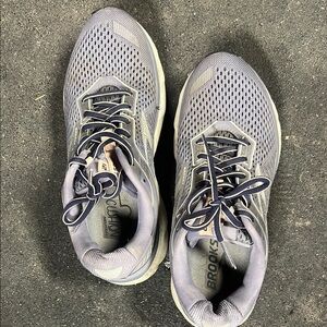 Brooks women’s Running Shoes- ghost 12